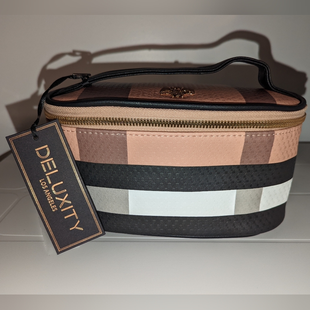 Deluxity Los Angeles makeup bag/storage